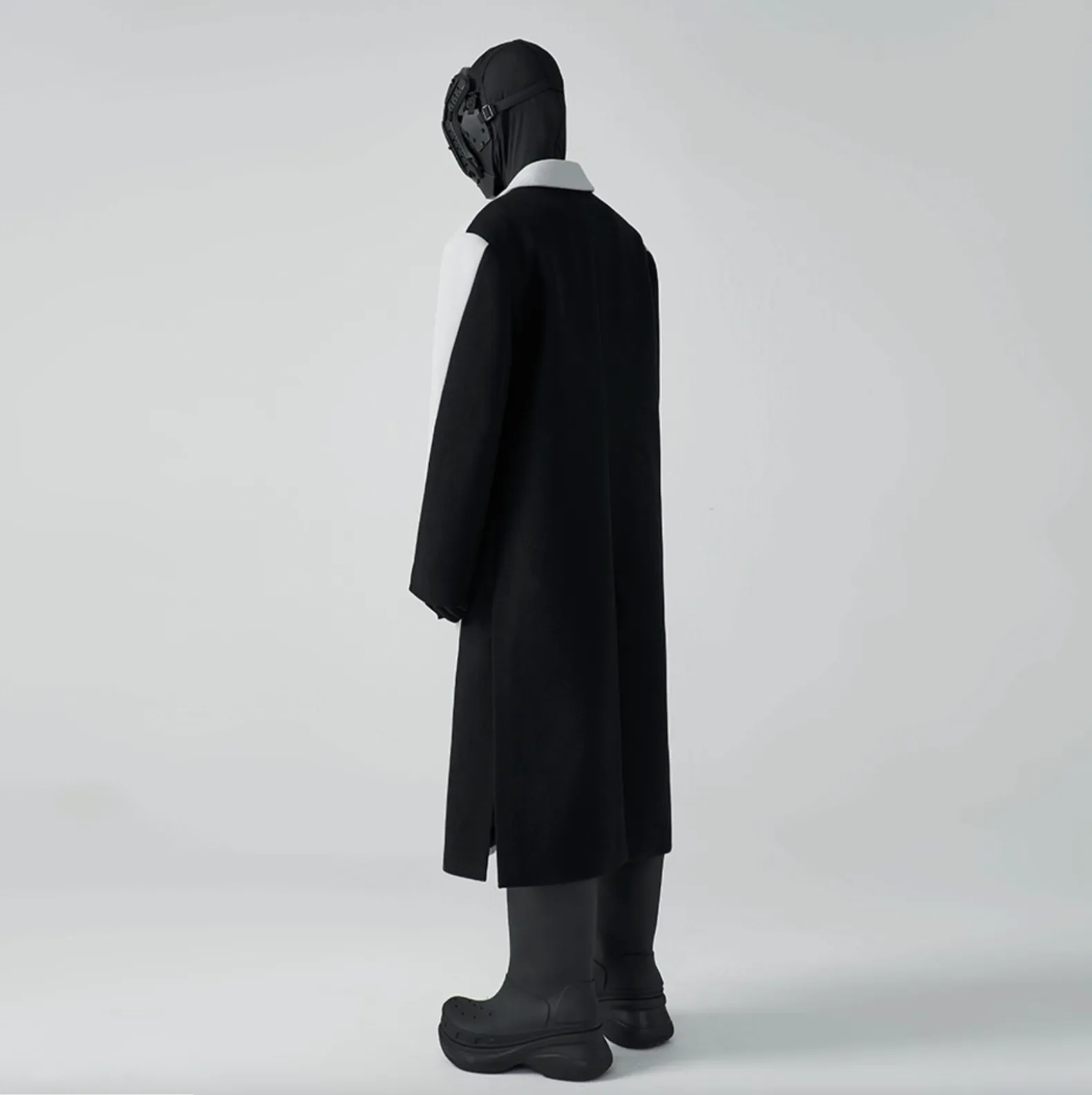 HOMME OVERSIZED TWO-TONE WOOL-BLEND COAT - CEMENT/ BLACK