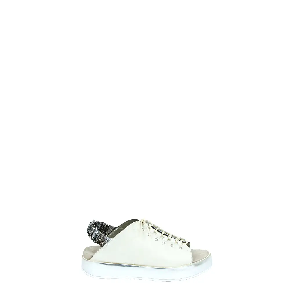 Slip On Chanel Lacci Cervo Chalk White