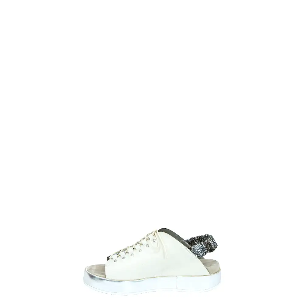 Slip On Chanel Lacci Cervo Chalk White