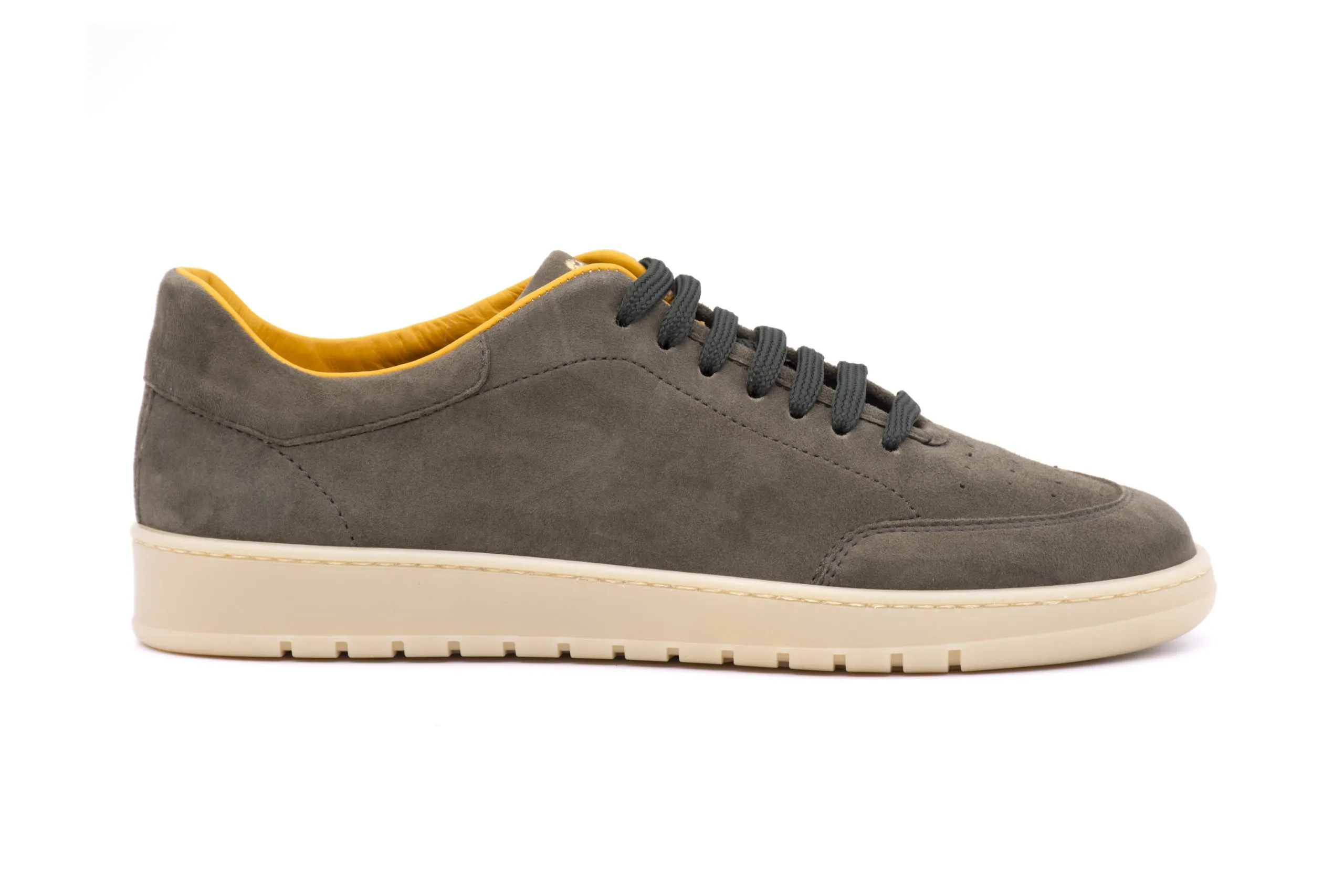 Sneaker modern in Camoscio