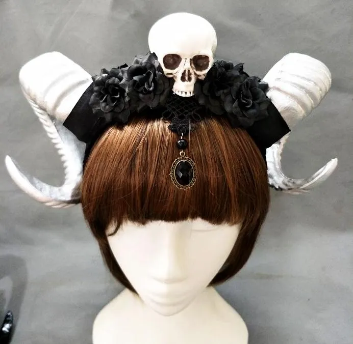 Witch Skull Horned Veil